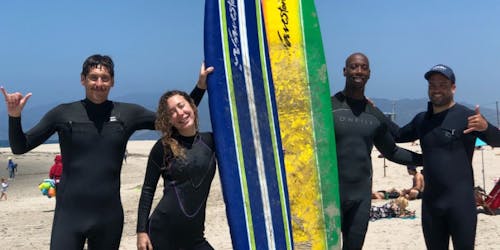 Lección de surf en grupo en San Diego
